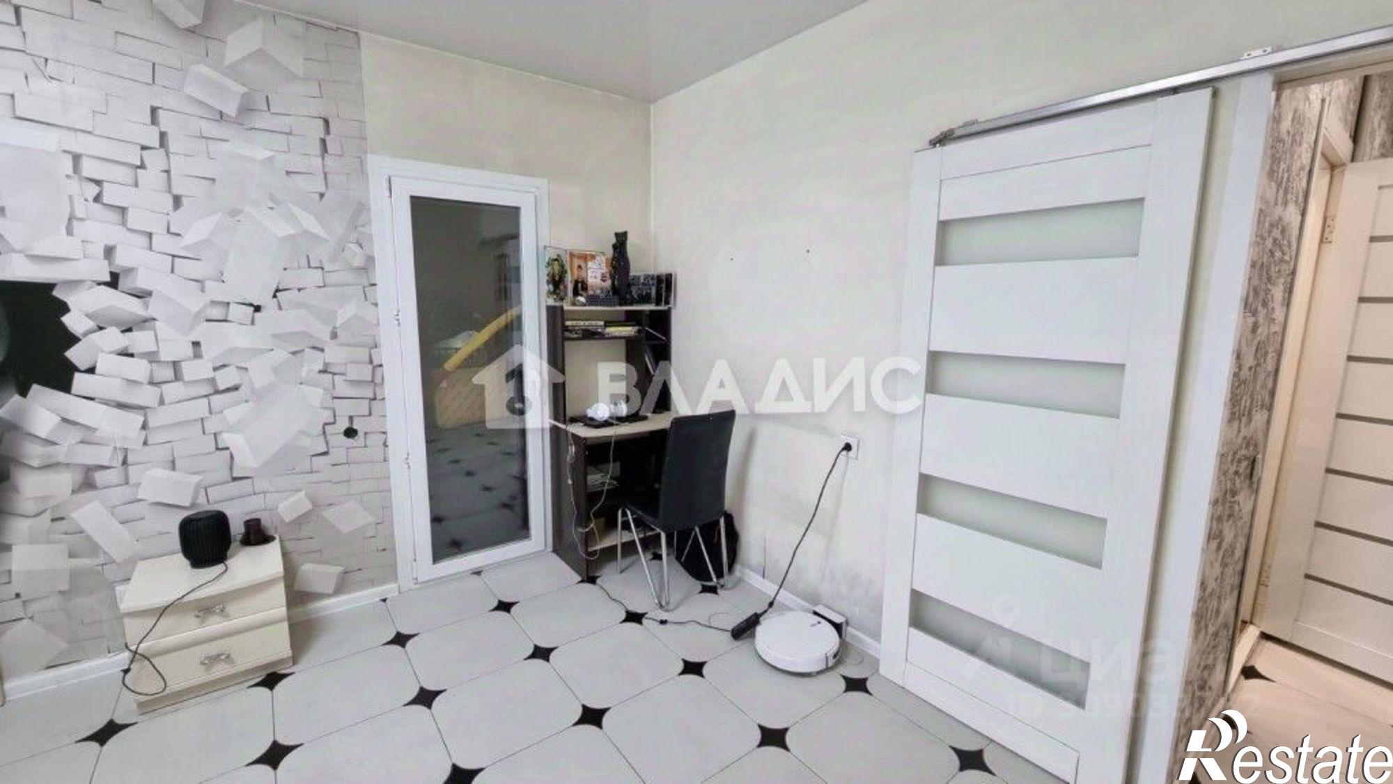 Купить квартиру за 8 000 000 рублей на Украинский бульвар, 19А