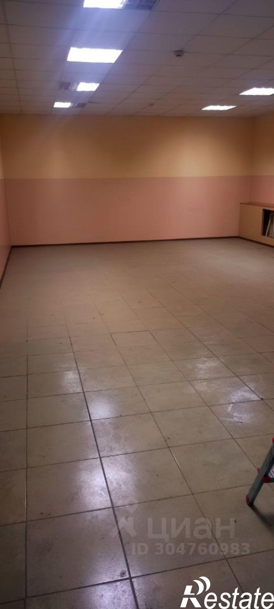 Купить торговое помещение за 16 000 300 рублей на 5-й микрорайон, 32