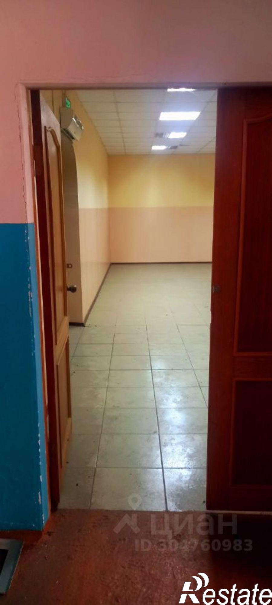 Купить торговое помещение за 16 000 300 рублей на 5-й микрорайон, 32