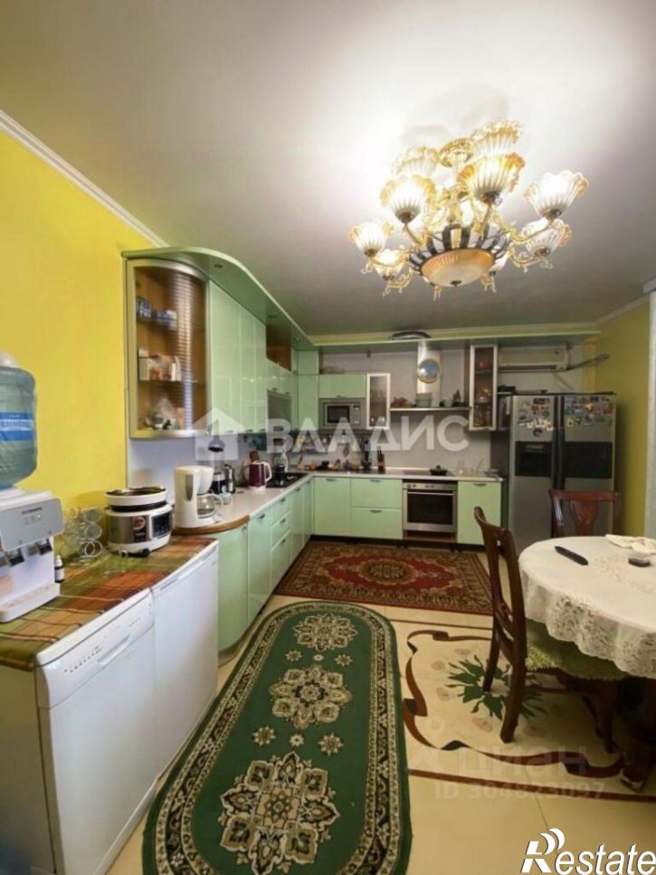 4-комн квартира улица Бабушкина, 108,  д. 108