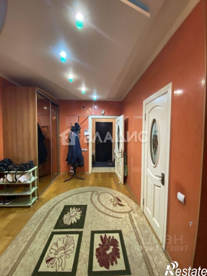 4-комн квартира улица Бабушкина, 108,  д. 108