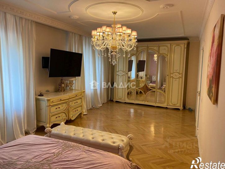 4-комн квартира улица Николая Островского, 61,  д. 61