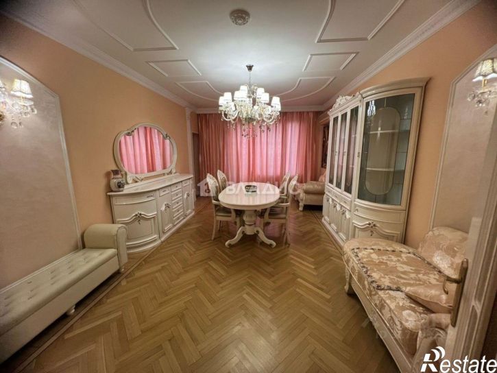 4-комн квартира улица Николая Островского, 61,  д. 61