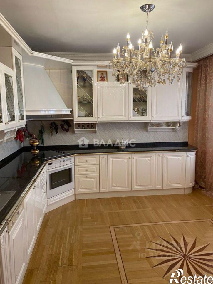 4-комн квартира улица Николая Островского, 61,  д. 61