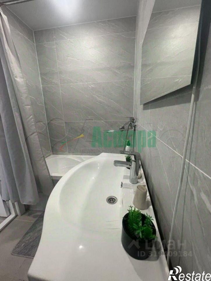 4-комн квартира улица Анохина, 105,  д. 105