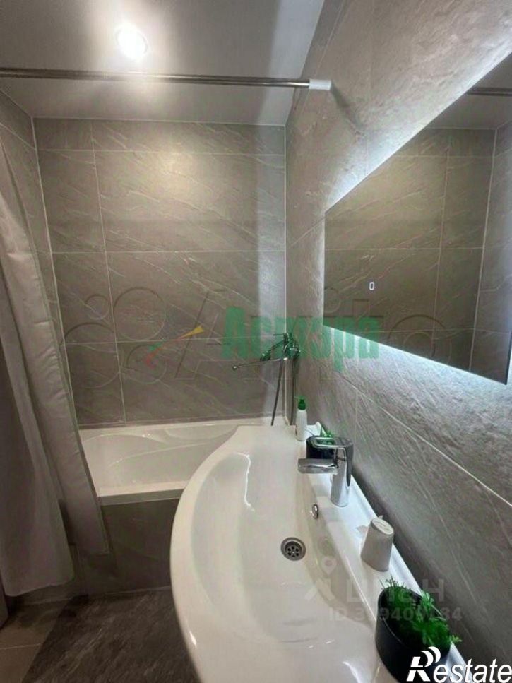 4-комн квартира улица Анохина, 105,  д. 105