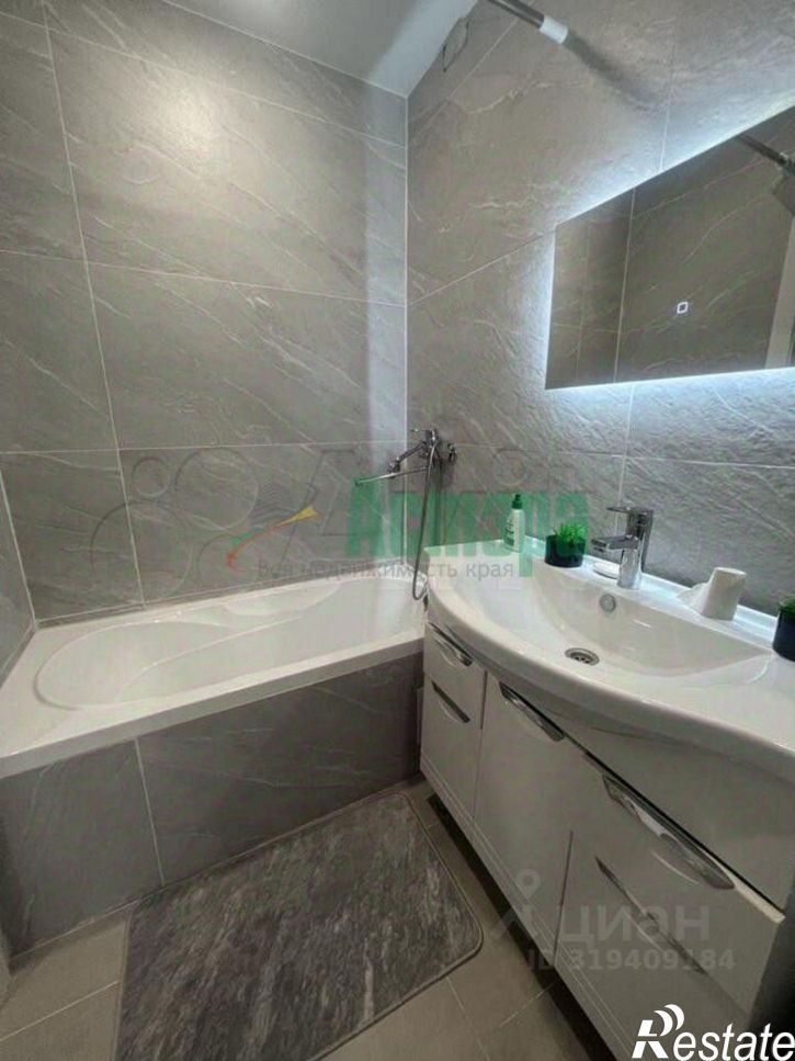 4-комн квартира улица Анохина, 105,  д. 105