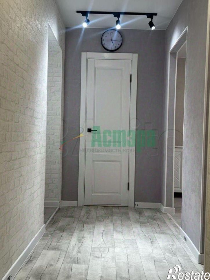 4-комн квартира улица Анохина, 105,  д. 105