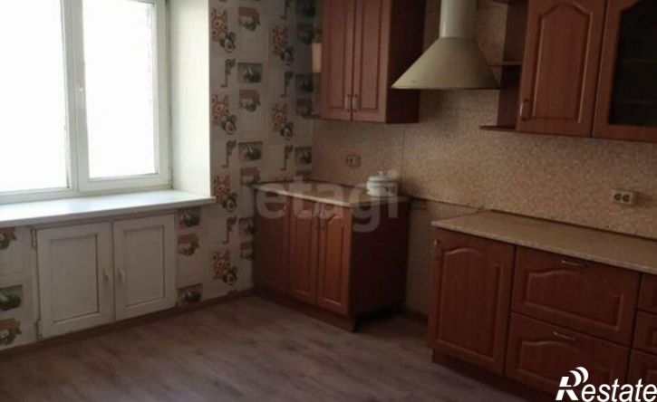 3-комн квартира улица Столярова, 38,  д. 38