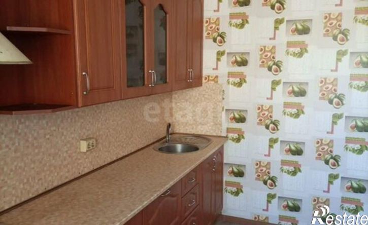 3-комн квартира улица Столярова, 38,  д. 38