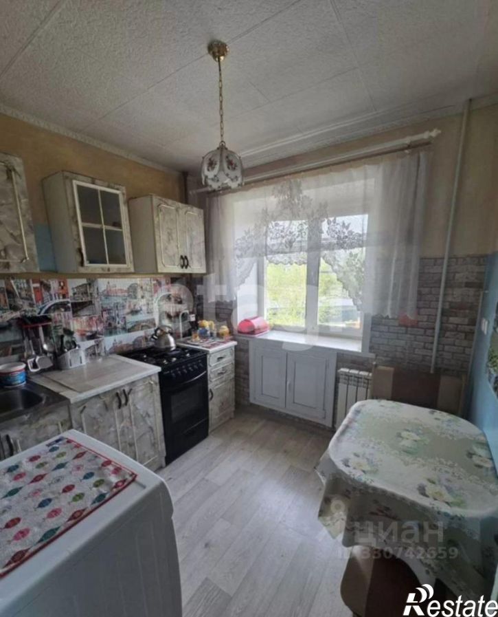 2-комн квартира улица Космонавтов, 1,  д. 1