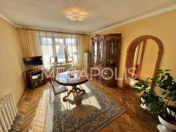 4-комн квартира Ангарская, 46