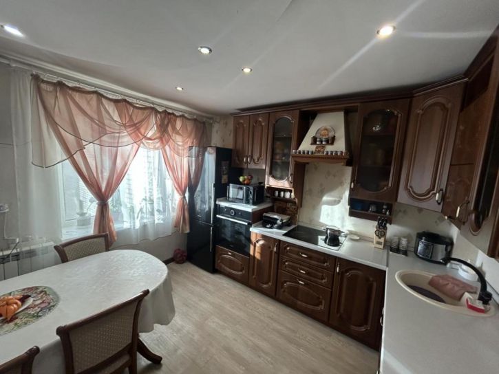 3-комн квартира Бутина, 93