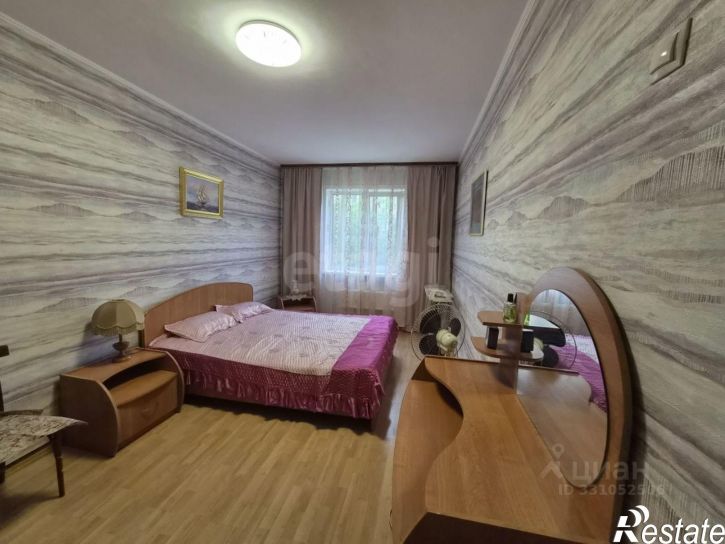 3-комн квартира улица Красных Коммунаров, 17,  д. 17