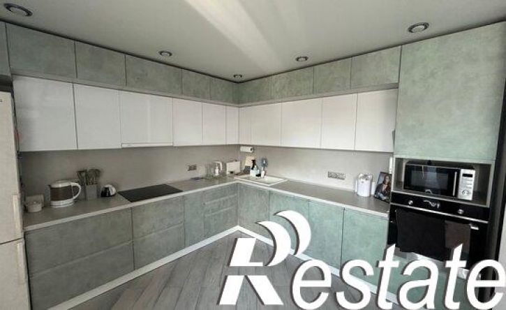 4-комн квартира улица Столярова, 38,  д. 38