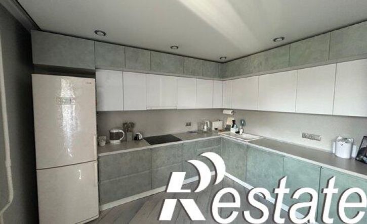 4-комн квартира улица Столярова, 38,  д. 38