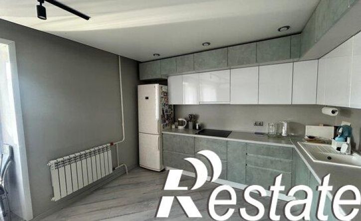 4-комн квартира улица Столярова, 38,  д. 38