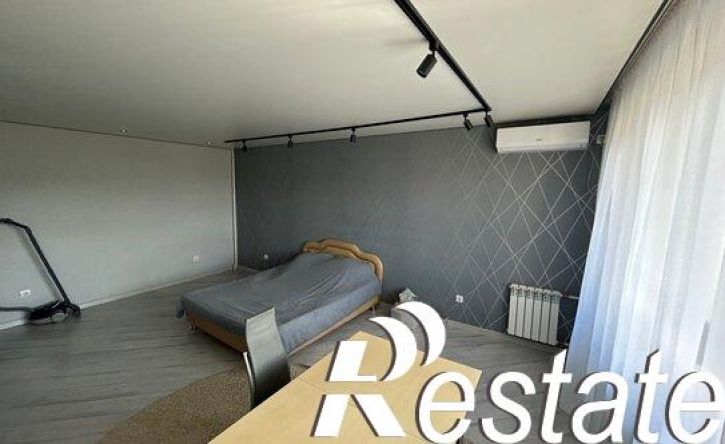 4-комн квартира улица Столярова, 38,  д. 38