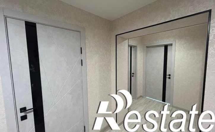 4-комн квартира улица Столярова, 38,  д. 38