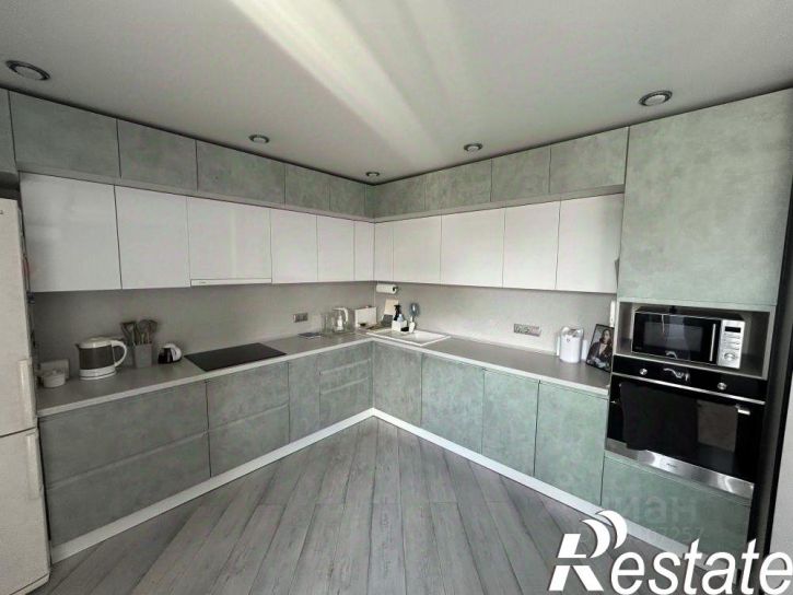 4-комн квартира улица Столярова, 38,  д. 38
