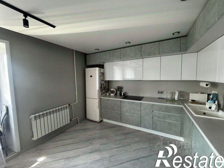 4-комн квартира улица Столярова, 38,  д. 38