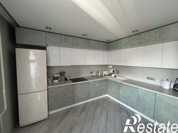 4-комн квартира улица Столярова, 38,  д. 38