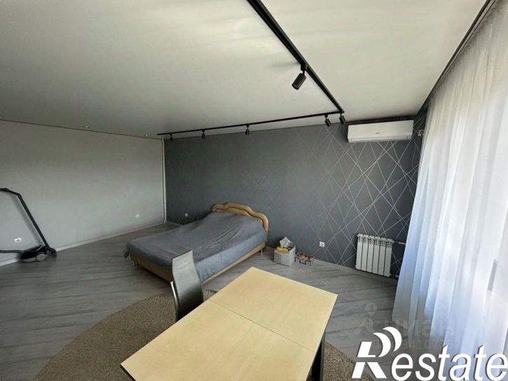 4-комн квартира улица Столярова, 38,  д. 38