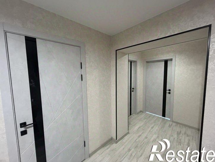 4-комн квартира улица Столярова, 38,  д. 38